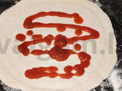 Pica orkaitėje „Trys sūriai“ Žingsnis 5