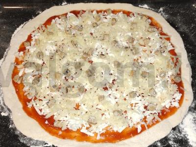 Pica orkaitėje „Trys sūriai“ Žingsnis 6