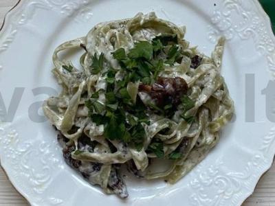 Fettuccine su grybais pagrindine nuotrauka