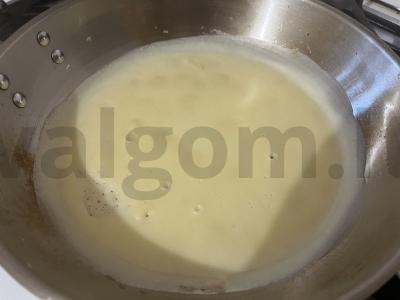 Ažūriniai blynai su saldžiuoju pienu Žingsnis 8