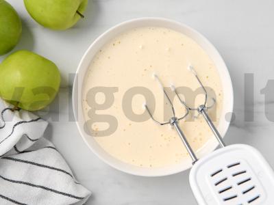 Kvapni šarlotė su obuoliais Žingsnis 2