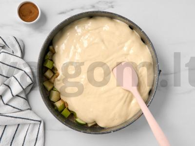 Kvapni šarlotė su obuoliais Žingsnis 8