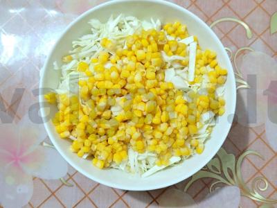 Sultingas salotas „Muza“ su rūkytomis dešromis Žingsnis 3