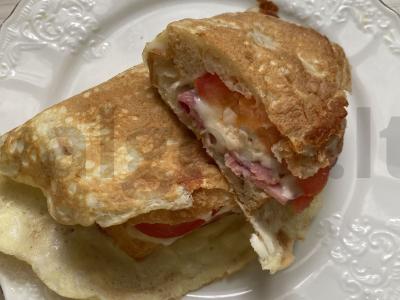 Sotūs sumuštinis pusryčiams pagrindine nuotrauka