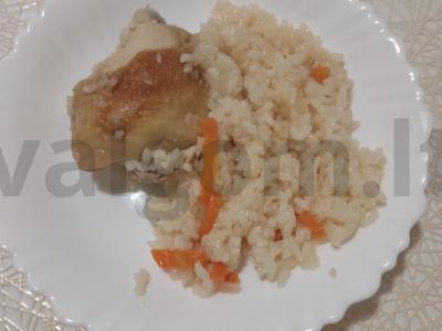 Plovas su vištiena pagrindine nuotrauka