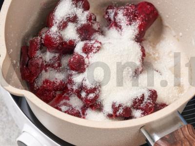 Vyšnių ritinys iš sluoksniuoto tešlos Žingsnis 1