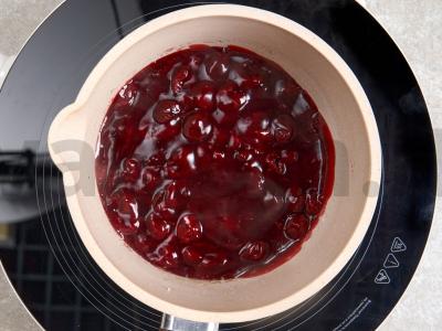 Vyšnių ritinys iš sluoksniuoto tešlos Žingsnis 2