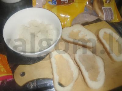 Karštas sumuštinis su humusu ir dešra Žingsnis 1