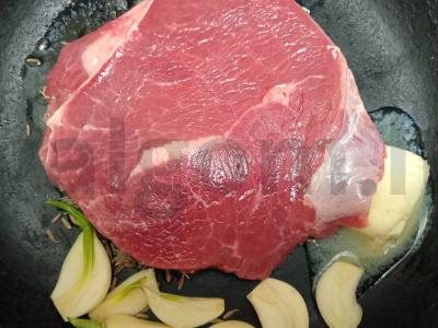 Jautienos steikas su kmynais ir česnaku Žingsnis 3