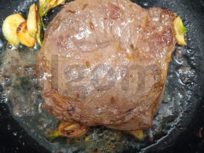 Jautienos steikas su kmynais ir česnaku Žingsnis 4