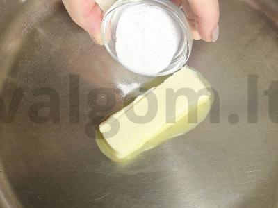 Kruasanas su kriauše, sūrio kremu, pekano riešutais ir šokoladu Žingsnis 2