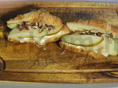 Kruasanas su kriauše, sūrio kremu, pekano riešutais ir šokoladu Žingsnis 8