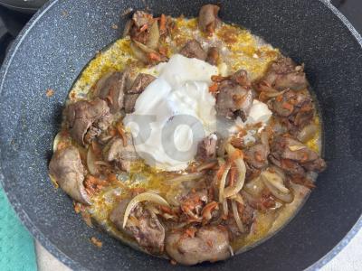 Vištienos kepenėlės su daržovėmis grietinės padaže Žingsnis 3