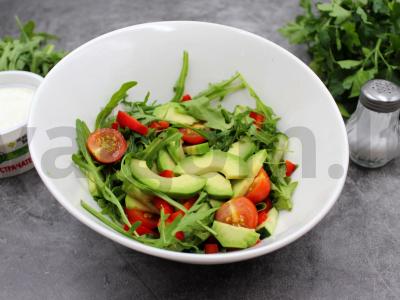 Daržovių salotas su stracciatella ir svogūnų žiedais Žingsnis 3