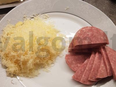 Kiaušinienė su dešrele pusryčiams Žingsnis 2