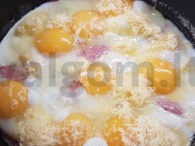 Kiaušinienė su dešrele pusryčiams Žingsnis 4