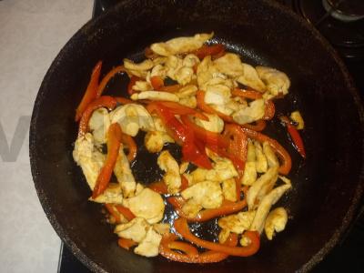 Wok su vištiena, saldžiuoju pipiru ir imbieru Žingsnis 3