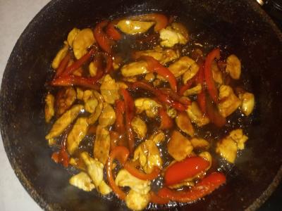 Wok su vištiena, saldžiuoju pipiru ir imbieru Žingsnis 4