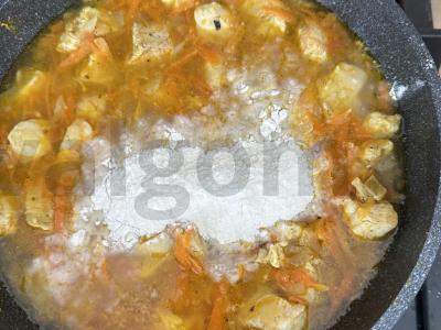 Vištienos guliašas su pomidorais ir prieskoniais Žingsnis 8