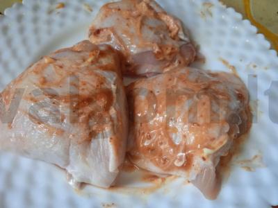 Aštrūs vištienos šlaunelės, keptos su pupelėmis Žingsnis 2