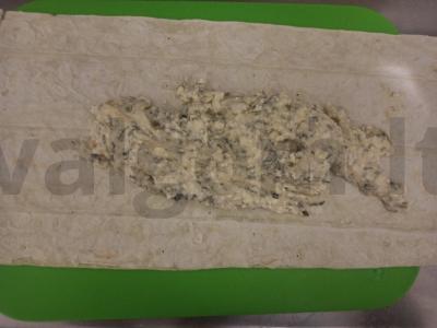 Pusryčiai su varške ir žolelėmis lavaše Žingsnis 3