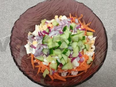 Salotos su rūkytomis vištienos krūtinėlėmis ir korėjietiška morkų salotomis Žingsnis 5