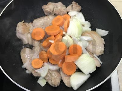 Vištiena, troškinta su pipirais Žingsnis 2