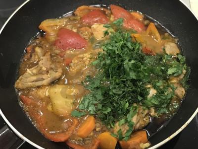 Vištiena, troškinta su pipirais Žingsnis 6