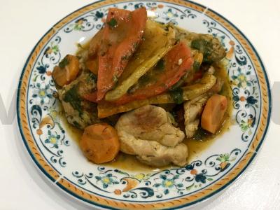 Vištiena, troškinta su pipirais pagrindine nuotrauka