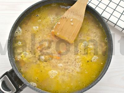 Perlinė košė su troškinta mėsa keptuvėje Žingsnis 6