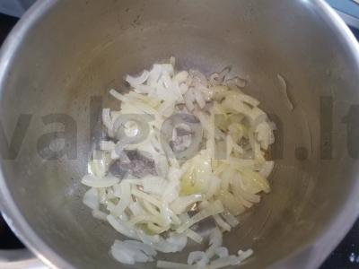 Skumbrė pomidorų padaže Žingsnis 2