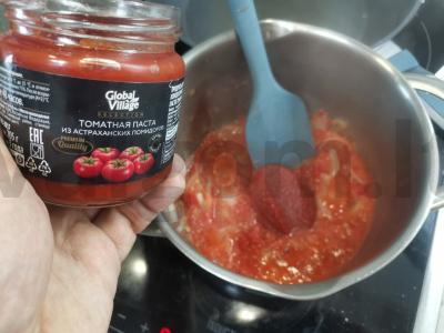 Skumbrė pomidorų padaže Žingsnis 4