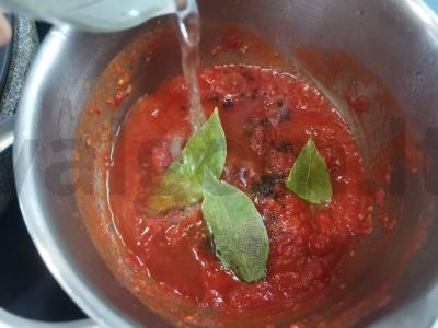 Skumbrė pomidorų padaže Žingsnis 5