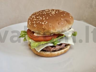 Burgeris su namine kotletu ir lydytu sūriu pagrindine nuotrauka