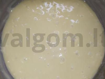 Saldainis iš kondensuoto pieno su serbentų uogiene Žingsnis 3