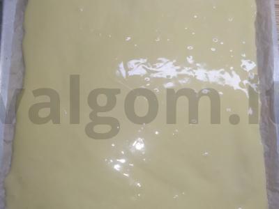 Saldainis iš kondensuoto pieno su serbentų uogiene Žingsnis 4