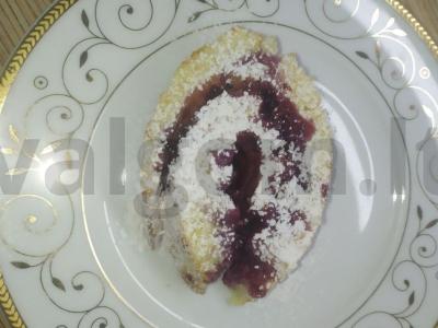 Saldainis iš kondensuoto pieno su serbentų uogiene pagrindine nuotrauka