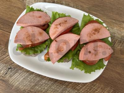 Karšti sumuštiniai su rugine čiabata ir doktorine dešra Žingsnis 6