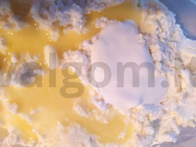 Varškės apkepas su sausainiais Žingsnis 1