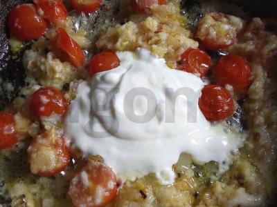 Brokolių apkepas su vyšniniais pomidorais ir sūriu Žingsnis 9