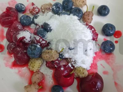 Kokteilis su šilkmedžiu, vyšniomis ir mėlynėmis ant vieno procento kefyro Žingsnis 3