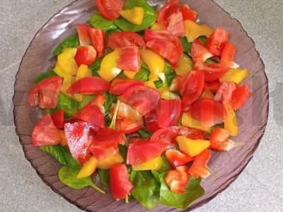 Salotas su baklažanais, paprikomis ir špinatais Žingsnis 3