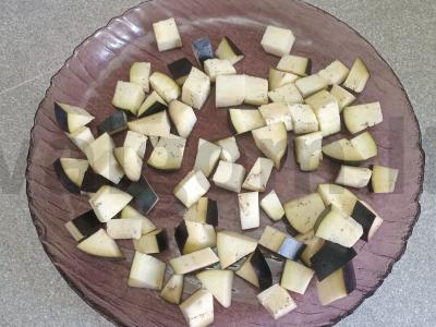 Salotas su baklažanais, paprikomis ir špinatais Žingsnis 4