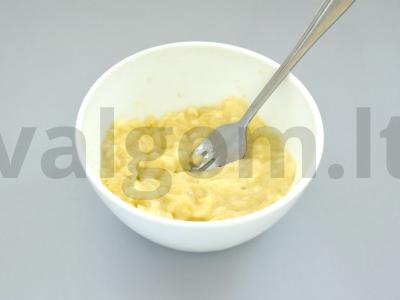 Varškės sūreliai su obuoliu Žingsnis 2