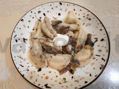 Koldūnai su bulvėmis ir grybų padažu pagrindine nuotrauka