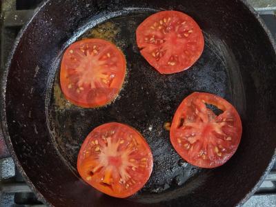 Sultingas kiaušinienė su kumpiu ir pomidoru Žingsnis 1