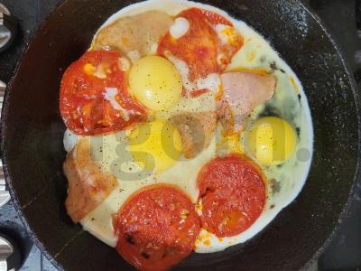 Sultingas kiaušinienė su kumpiu ir pomidoru Žingsnis 3