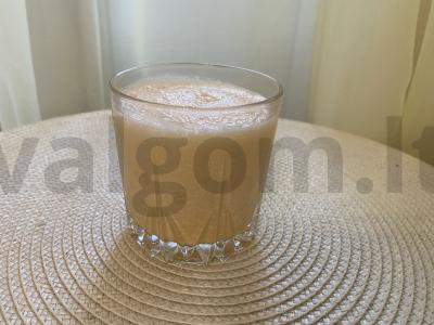 Vaisių-varškės kokteilis pagrindine nuotrauka