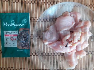 Troškinta vištienos krūtinėlė su imbieru ir česnako stiebais Žingsnis 3