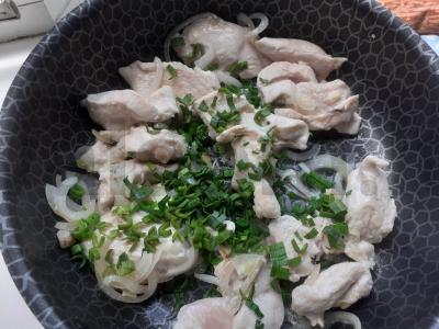 Troškinta vištienos krūtinėlė su imbieru ir česnako stiebais Žingsnis 5